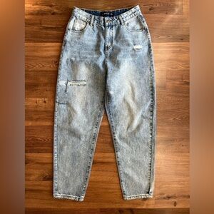 Lioness Women’s Faded Blue Relaxed Ripped Jeans 👖💙